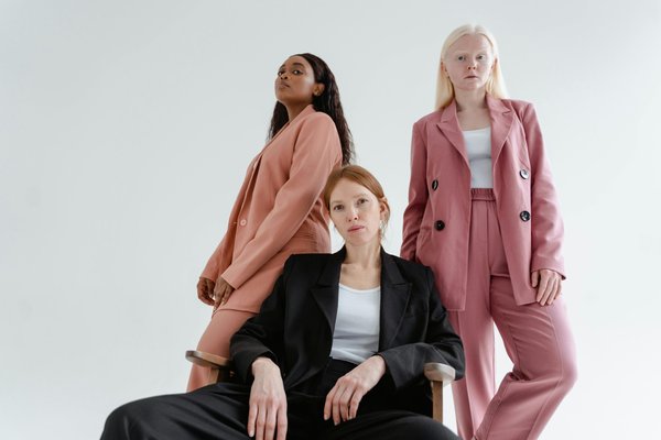 Vêtements professionnels sur mesure : guide du flocage à chaud